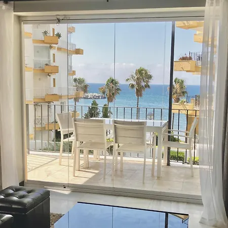 Center Seafront 3 Bedroom By Houselogy *