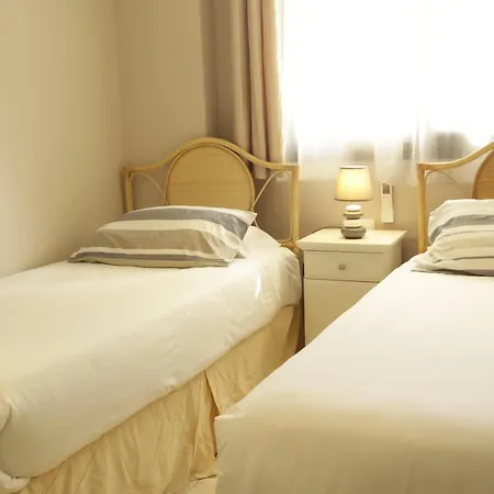 Center Seafront 3 Bedroom By Houselogy *