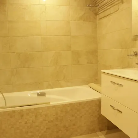 Center Seafront 3 Bedroom By Houselogy * Marbella