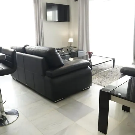 Apartment Center Seafront 3 Bedroom By Houselogy *